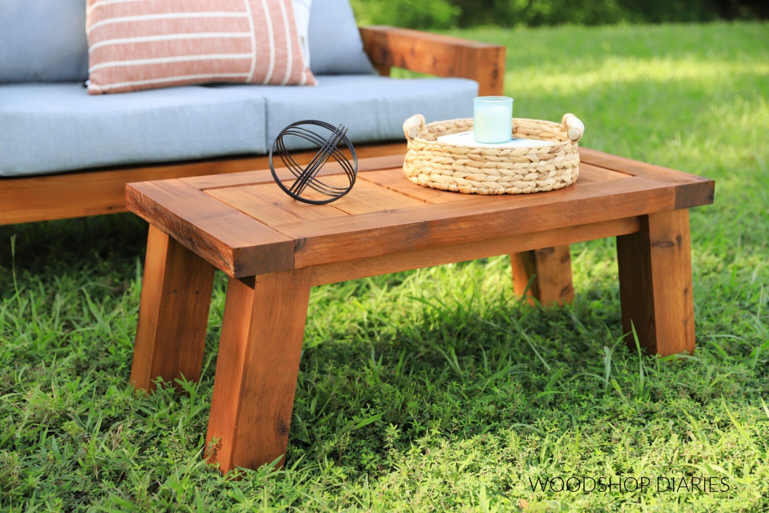 diy-chunky-outdoor-coffee-table